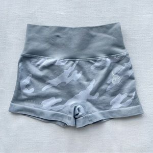 Ryderwear Camo Seamless Booty Shorts - Light Grey Camo - XS